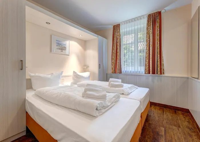 Holiday home Kuestenhaus Mit Sauna Und Kamin Ca 400 Vom Ostseestrand